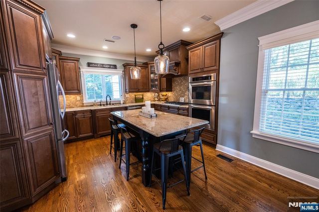 44 Forest Terrace, Wayne, NJ 07470