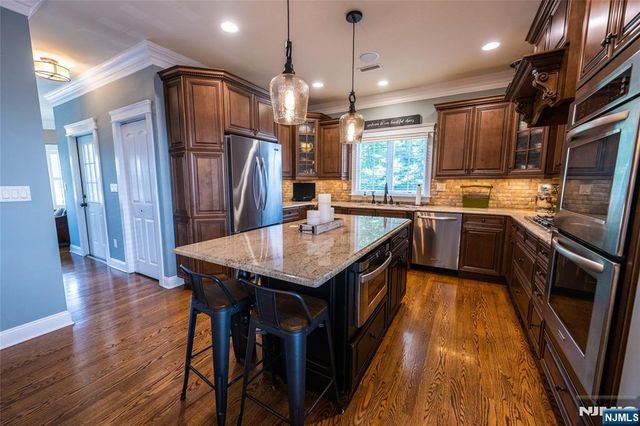 44 Forest Terrace, Wayne, NJ 07470