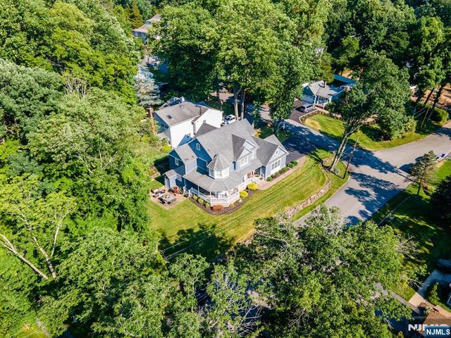44 Forest Terrace, Wayne, NJ 07470