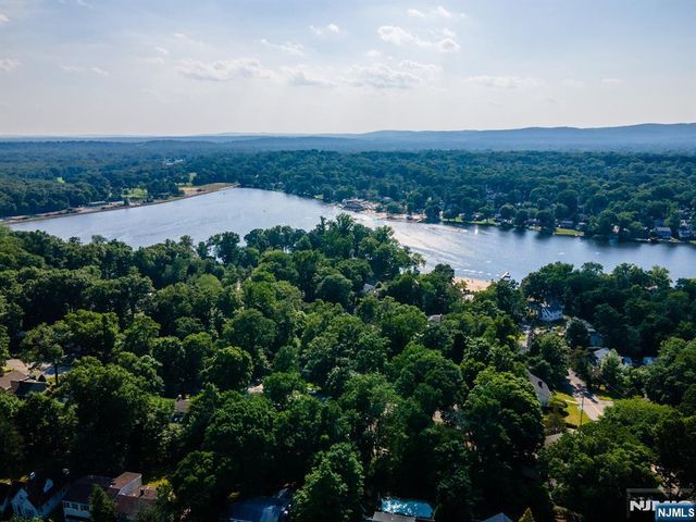 44 Forest Terrace, Wayne, NJ 07470