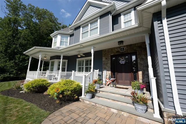 44 Forest Terrace, Wayne, NJ 07470