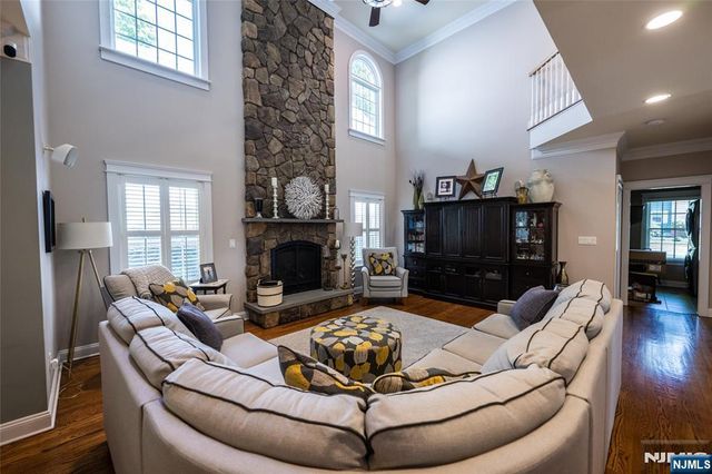 44 Forest Terrace, Wayne, NJ 07470