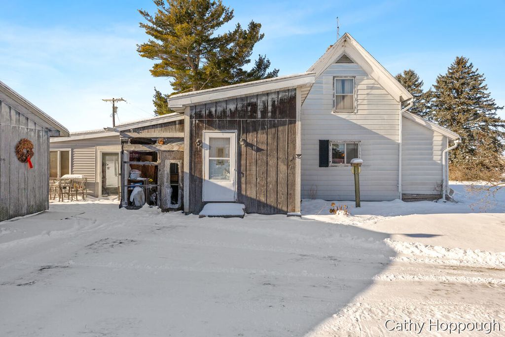 3834 E Station Road, Sheridan, MI 48884