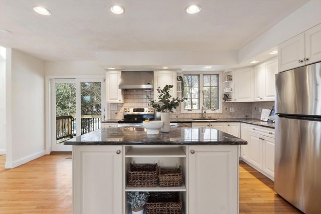 367 Waltham St 5, Lexington, MA 02421