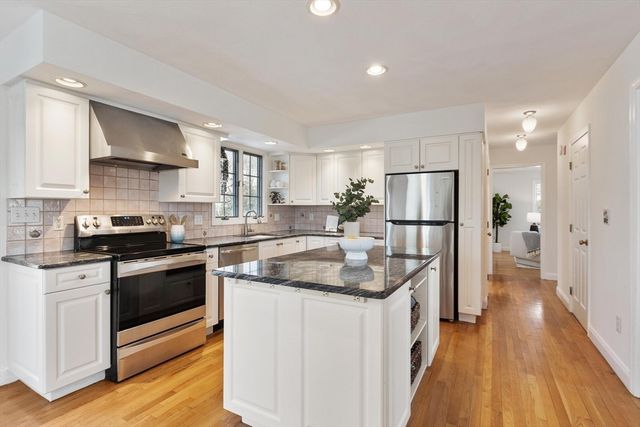 367 Waltham St 5, Lexington, MA 02421