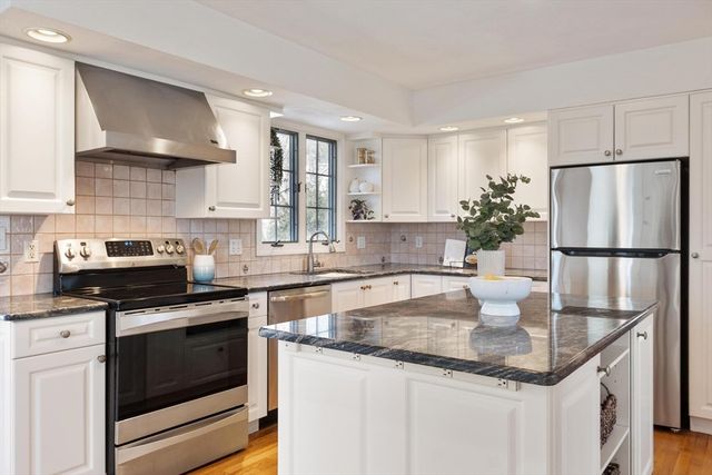 367 Waltham St 5, Lexington, MA 02421