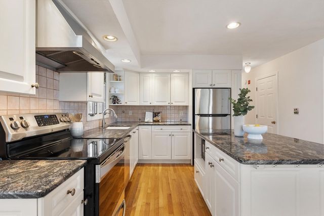 367 Waltham St 5, Lexington, MA 02421