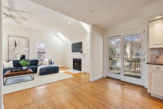 367 Waltham St 5, Lexington, MA 02421