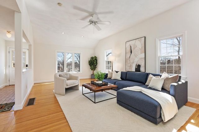 367 Waltham St 5, Lexington, MA 02421