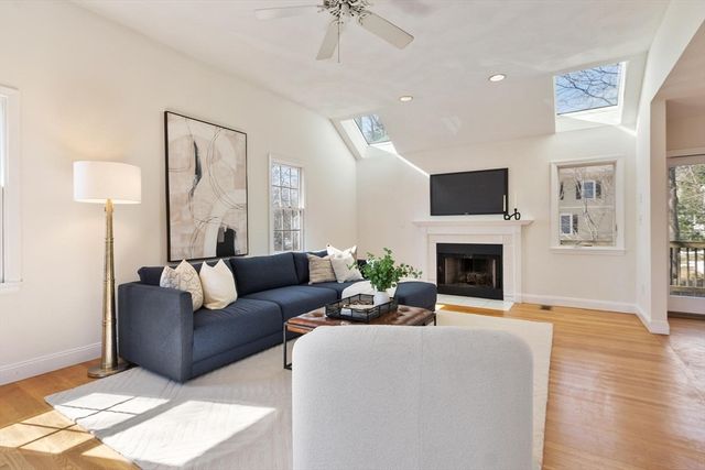 367 Waltham St 5, Lexington, MA 02421