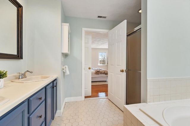 367 Waltham St 5, Lexington, MA 02421