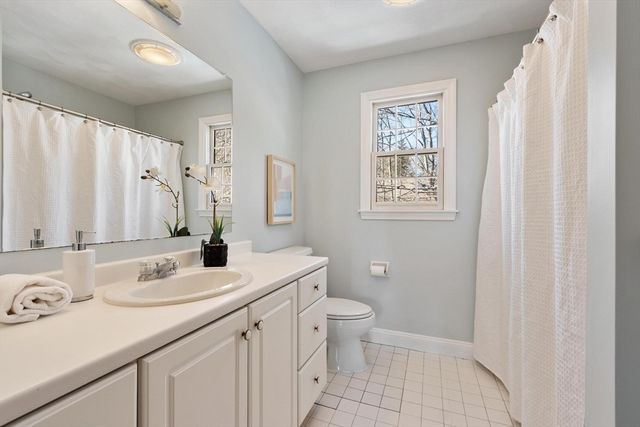 367 Waltham St 5, Lexington, MA 02421