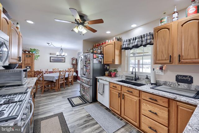 2552 MANOR RD, York, PA 17408