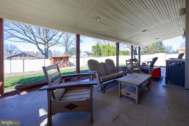 2552 MANOR RD, York, PA 17408