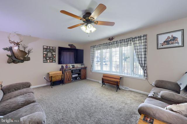 2552 MANOR RD, York, PA 17408