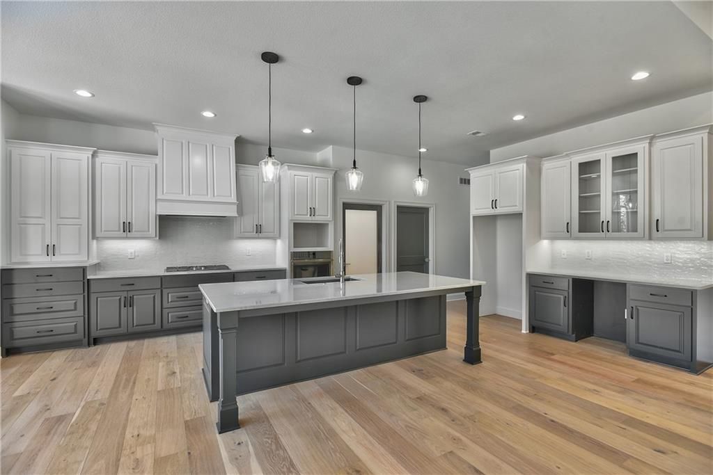 2814 W 175th Terrace, Overland Park, KS 66085