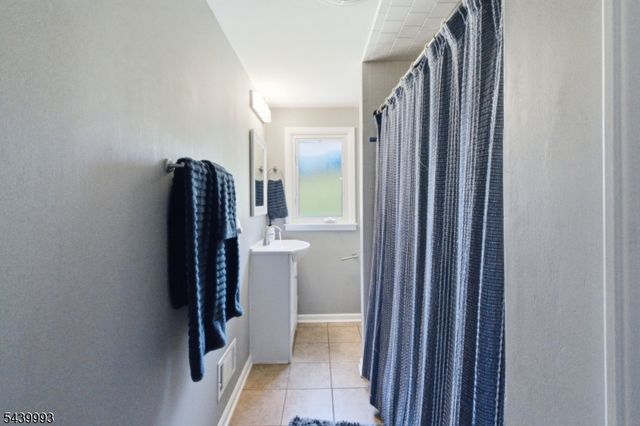 708 Franklin St, Belvidere Twp., NJ 07823