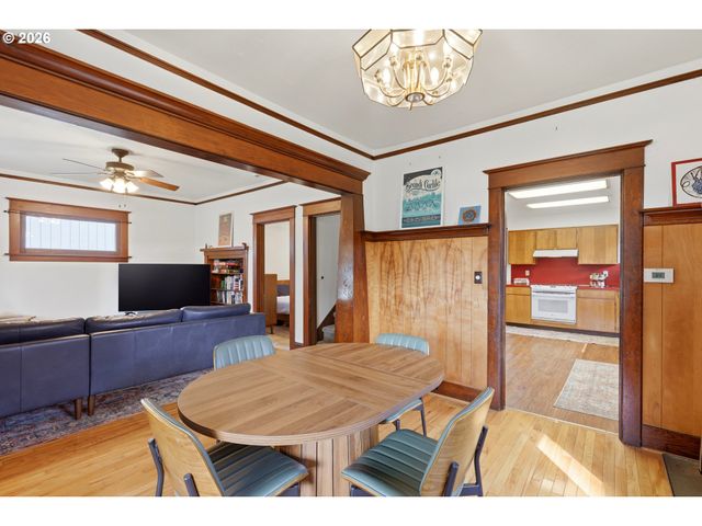 7503 Se MARTINS St, Portland, OR 97206