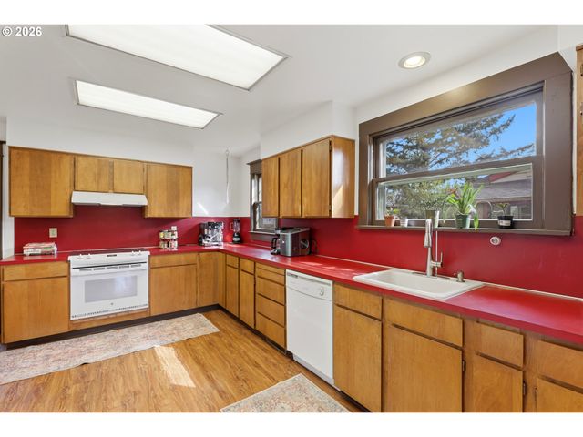 7503 Se MARTINS St, Portland, OR 97206