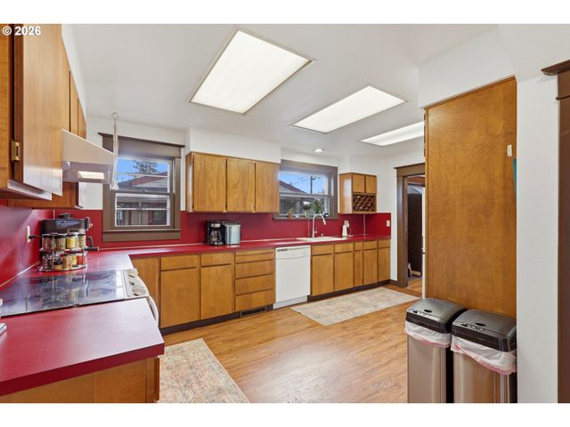 7503 Se MARTINS St, Portland, OR 97206