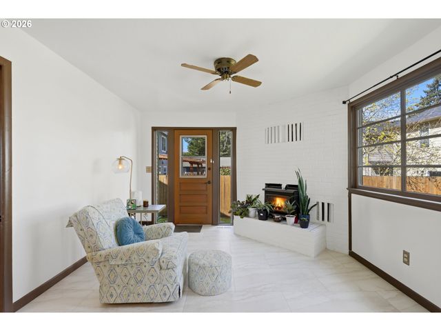 7503 Se MARTINS St, Portland, OR 97206