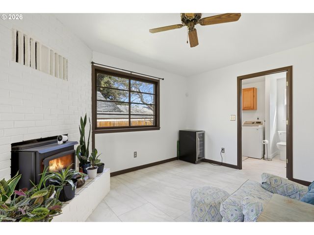 7503 Se MARTINS St, Portland, OR 97206