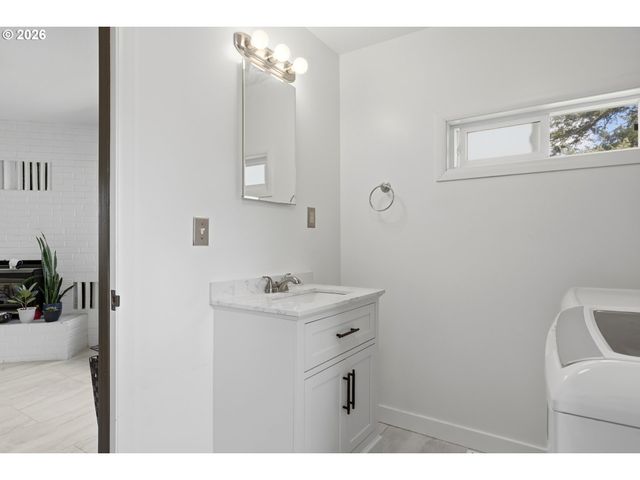 7503 Se MARTINS St, Portland, OR 97206