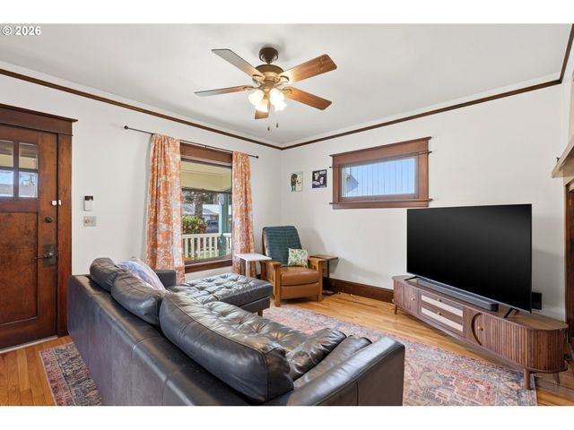 7503 Se MARTINS St, Portland, OR 97206