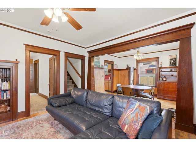 7503 Se MARTINS St, Portland, OR 97206