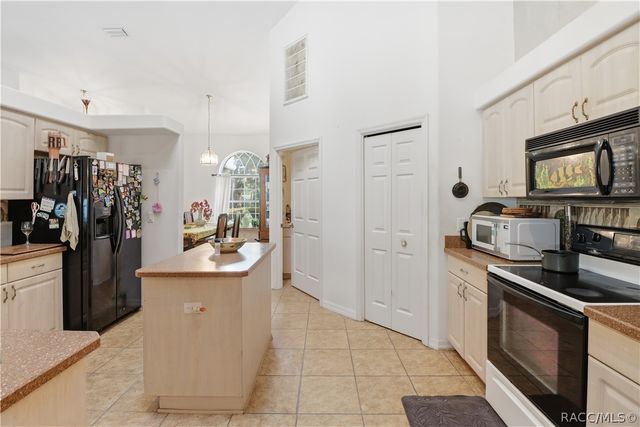 2667 W Pine Ridge Boulevard, Beverly Hills, FL 34465