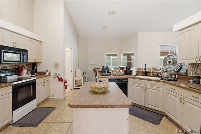 2667 W Pine Ridge Boulevard, Beverly Hills, FL 34465