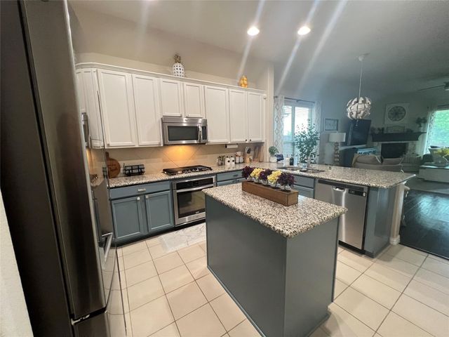 916 Sundrop Drive, Little Elm, TX 75068
