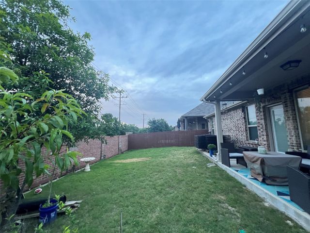 916 Sundrop Drive, Little Elm, TX 75068