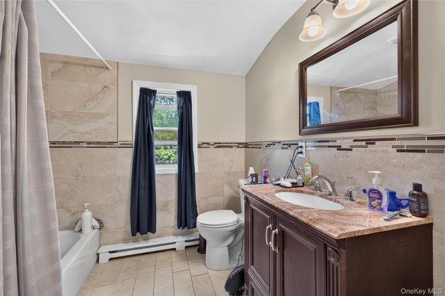 88 Crestwood Boulevard, Farmingdale, NY 11735