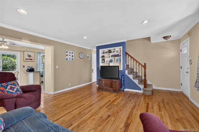 88 Crestwood Boulevard, Farmingdale, NY 11735