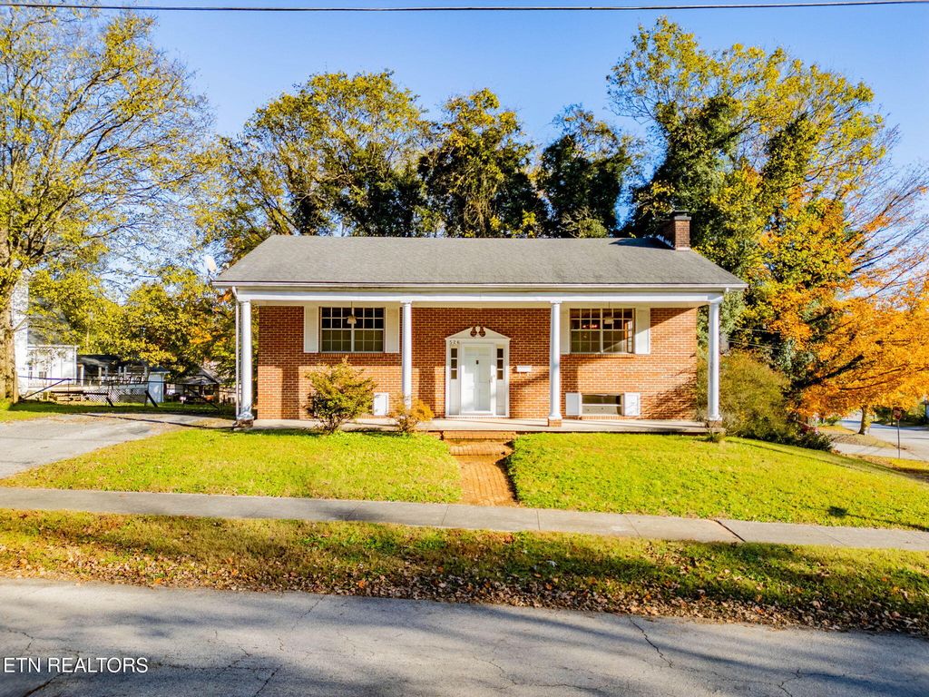 526 Margrave Drive, Harriman, TN 37748