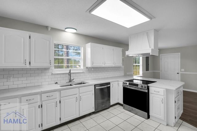 834 Foxwood Circle, Jesup, GA 31545