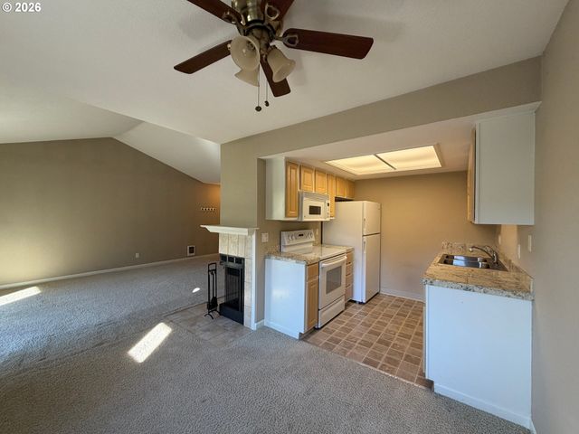 9515 Sw 146TH Ter C-8, Beaverton, OR 97007