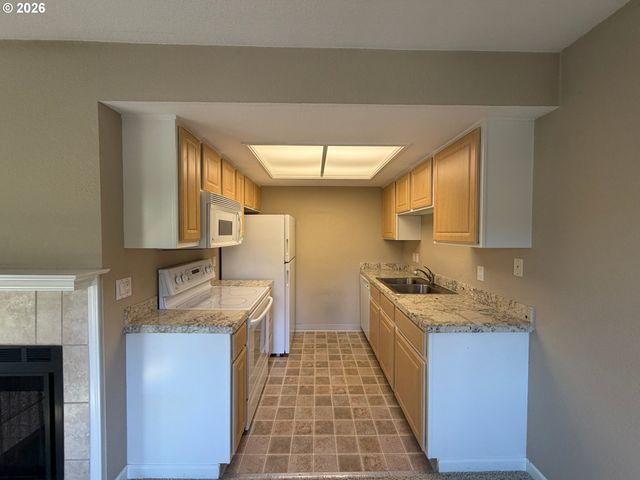 9515 Sw 146TH Ter C-8, Beaverton, OR 97007