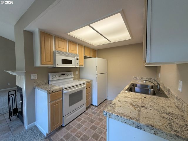 9515 Sw 146TH Ter C-8, Beaverton, OR 97007