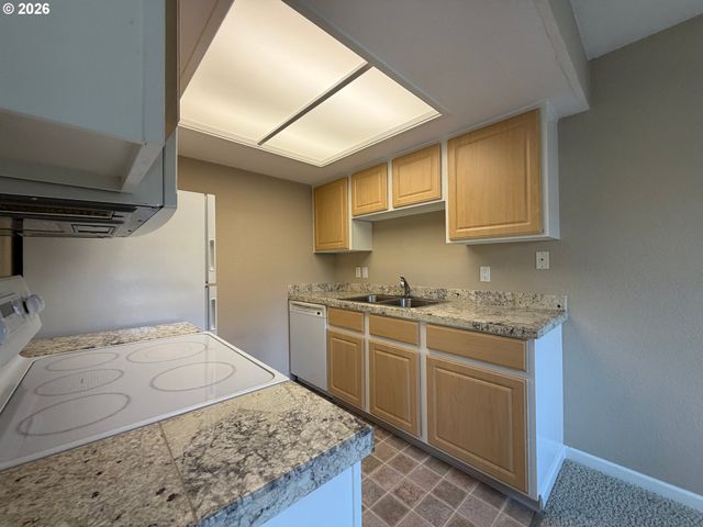 9515 Sw 146TH Ter C-8, Beaverton, OR 97007