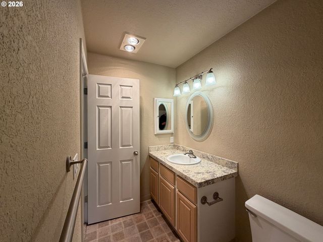 9515 Sw 146TH Ter C-8, Beaverton, OR 97007