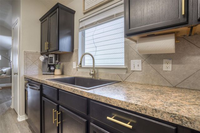 5049 Willow Point Drive, Conroe, TX 77303