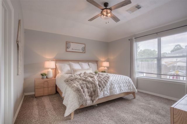 5049 Willow Point Drive, Conroe, TX 77303