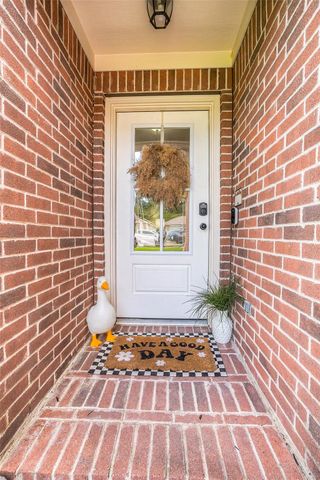 5049 Willow Point Drive, Conroe, TX 77303