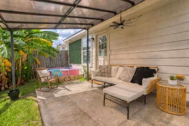 5049 Willow Point Drive, Conroe, TX 77303