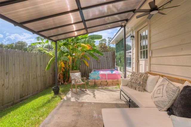 5049 Willow Point Drive, Conroe, TX 77303
