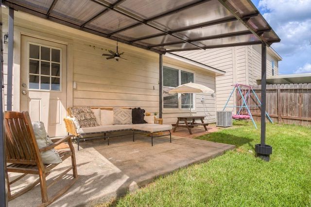5049 Willow Point Drive, Conroe, TX 77303