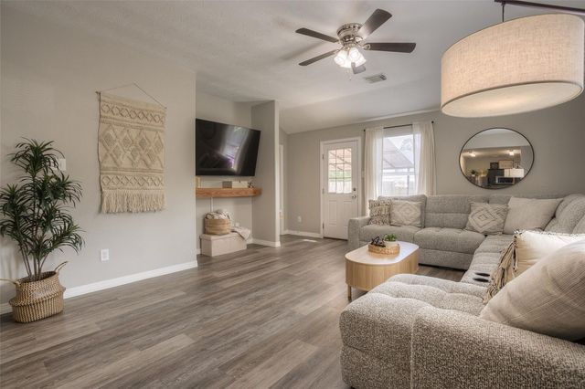 5049 Willow Point Drive, Conroe, TX 77303