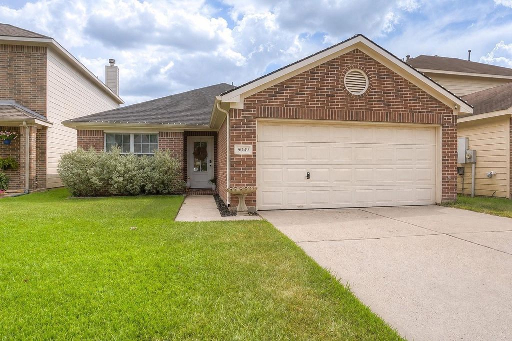 5049 Willow Point Drive, Conroe, TX 77303